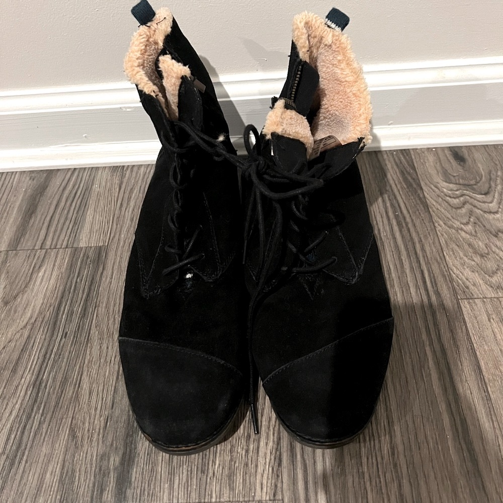 TOMS Black Leather Fur Lined Ankle Boots Size 12